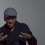 Seltenes Bild: Xavier Naidoo ohne Sonnenbrille – hier im Video zu seinem Song „Ich danke allen Menschen“ (Screenshot)
